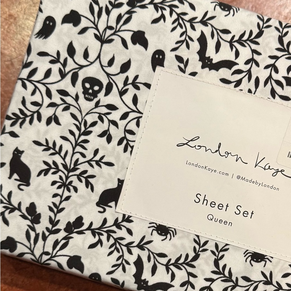 London Kaye Halloween 🦇 Queen Sheet Set